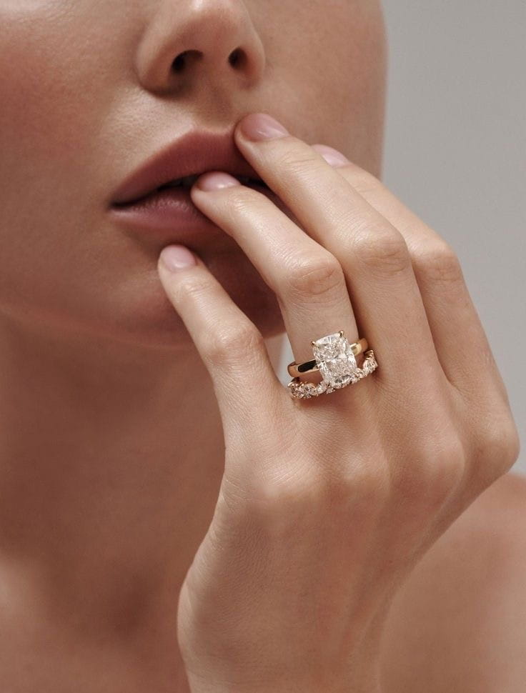 The Ultimate Engagement Timeline & Checklist: From Ring Shopping to "Yes"